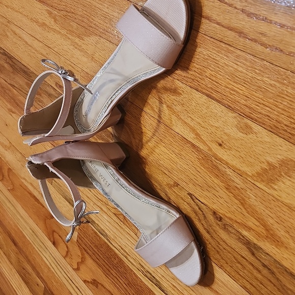 NINE WEST Pastel Pink heels 2.5 size - Picture 2 of 3